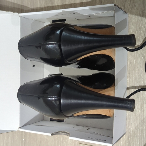 Manolo Blahnik black patent peep toe Mary Janes - Picture 3 of 3